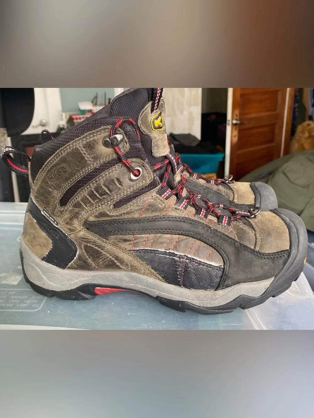 Keen Boots Men Size 10.5 Revel Boots Brown Leather Waterproof Insulated Hiking